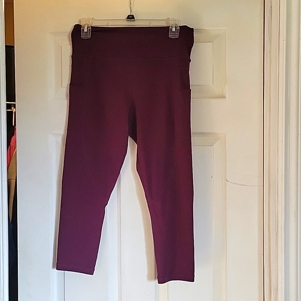 ZYIA Plum pocket light n tight hi rise Capri
